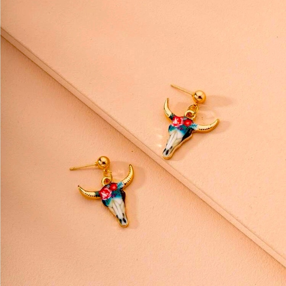 Bullhead Floral Necklace & Earrings Set, Gold accent, Flower detail